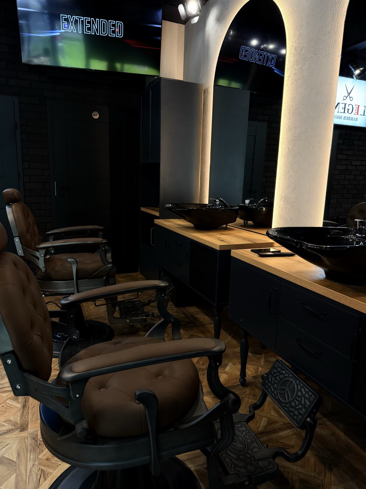 Wnętrze Legend Barber Shop w Rzeszowie